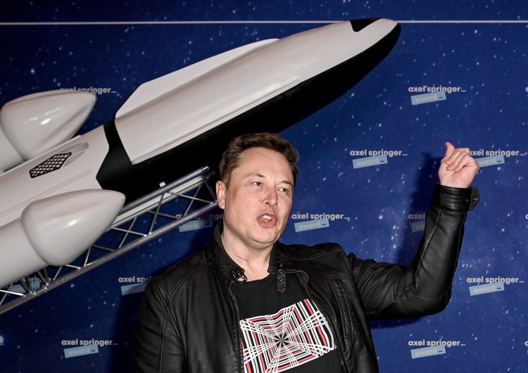 宇宙企業スペースXのトップでもあるイーロン・マスク氏。2020年、優れた起業家に与えられるドイツでのアクセル・シュプリンガー賞授賞式にて（dpa/時事通信フォト）