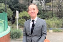 羞恥心を克服してスキンケアを始めたという伊藤聡さん。自分の体を労わる大切さを知ったと語る