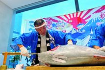 職人がマグロを華麗に解体