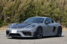 冷静ではいられない“最新で最高のポルシェ”「718ケイマンGT4 RS」の乗り心地　「だから乗りたくなかった…」