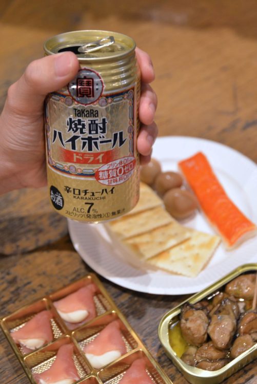 常連客の喉を潤すのは「焼酎ハイボール」。洋風、和風、スナック系、どんなつまみにもよく合う