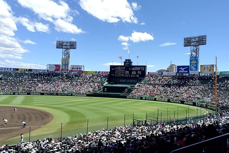 甲子園球場のアルプススタンドの様子（2023年8月撮影）