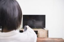 「テレビ見てない自慢」という言葉の意味がわからない…　普通のことなのに「変わり者」「インテリ」認定に困惑する人も