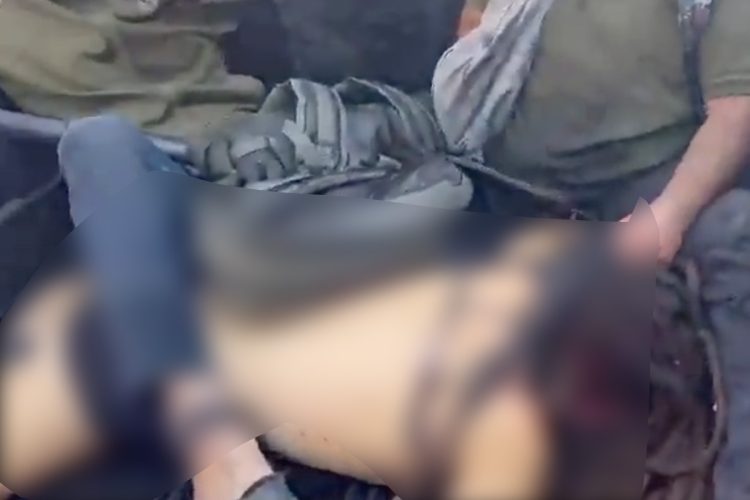 亡くなったシャニさんはハマスらに運ばれる最中、意識を失っているものと思われ、半裸の状態だった（SNSより）