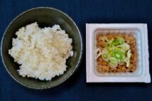 【納豆ご飯のマイルール】納豆とご飯を「別々に食べる派」「一気に全部かける派」「全部混ぜる派」それぞれの推しポイントを聞いてみた