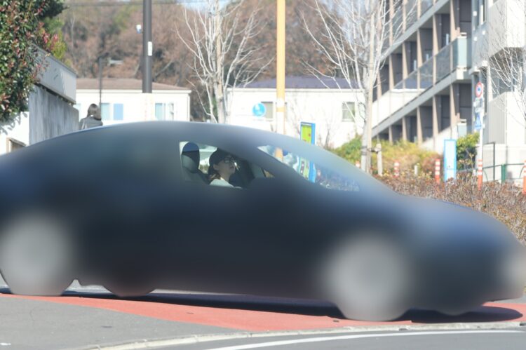 事態を重く見た所属事務所は広末を無期限謹慎処分に