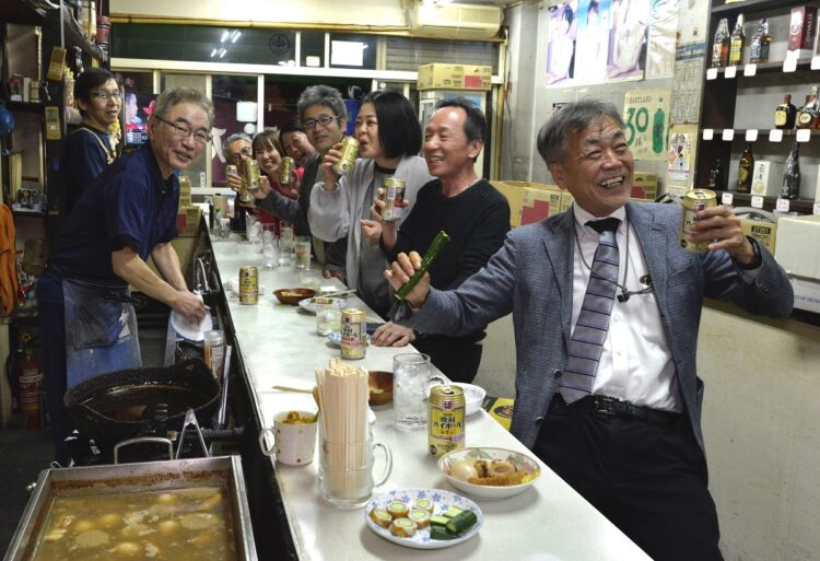 奇しくも9名が揃い、野球のスタメンと同じ数の笑顔だ