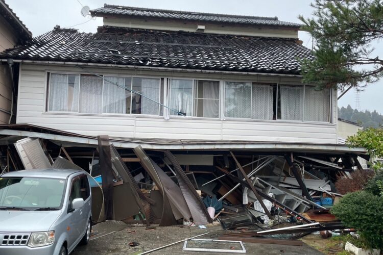 輪島市から20キロほど離れた穴水町でも住宅倒壊の被害が多く見受けられた（2024年1月4日撮影）