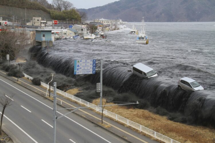 東日本大震災では津波が大きな被害をもたらした（写真／アフロ）