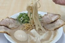 「バリカタ」注文はなぜNG？　博多のとんこつラーメン「魁龍」名物店主が熱弁する“麺の茹で方へのこだわり”