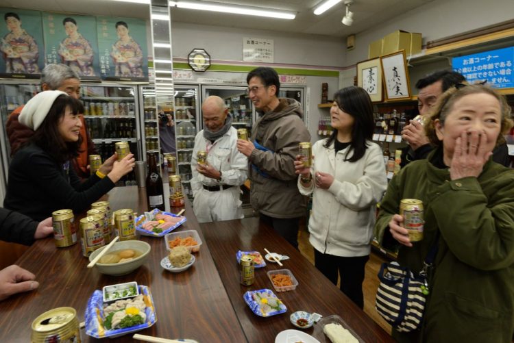 夫婦でやってくる客が多いのが特徴。女性同士の会話も弾む