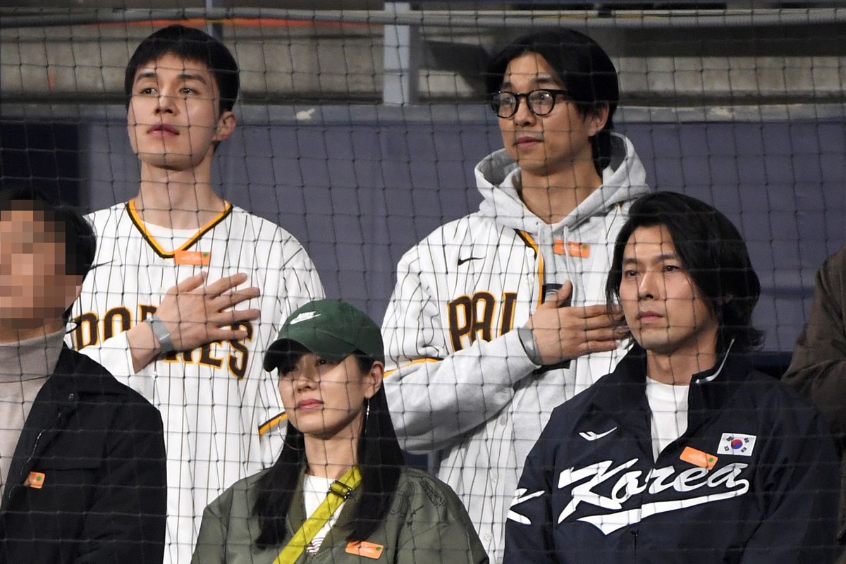 愛の不時着』ヒョンビン夫妻、『トッケビ』のコン・ユ…大谷翔平出場のMLB韓国シリーズ特等席に韓流スター大集結｜NEWSポストセブン