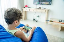 子供はゲームにハマると課金したくてたまらなくなる（イメージ）