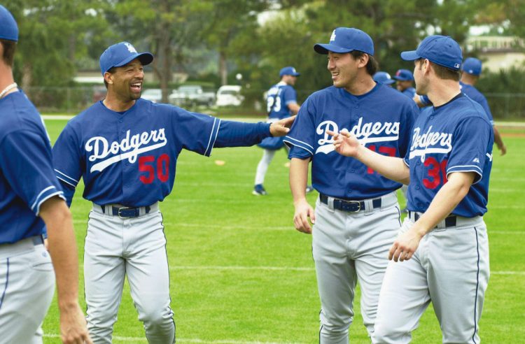 写真】ドジャースで大谷翔平、山本由伸を支える“名将”ロバーツ監督の「見守る力」 侍メジャーリーガーが信頼を寄せる理由｜NEWSポストセブン -  Part 2