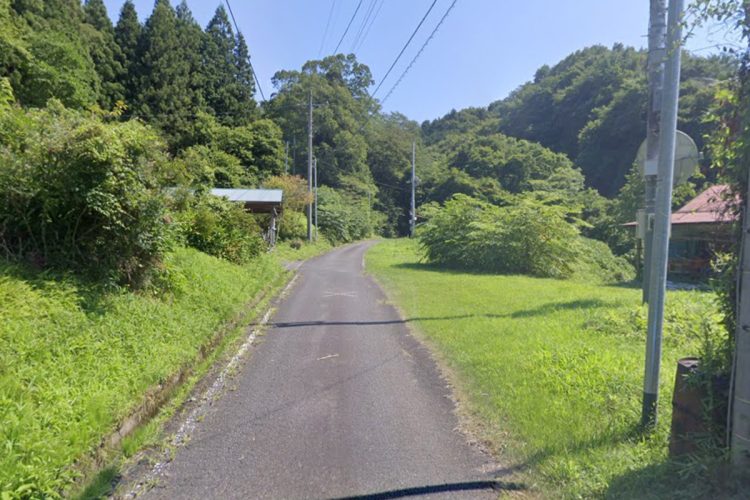 現場付近は人気のない林道となっており、住居も3軒しかない（Googleストリートビュー）