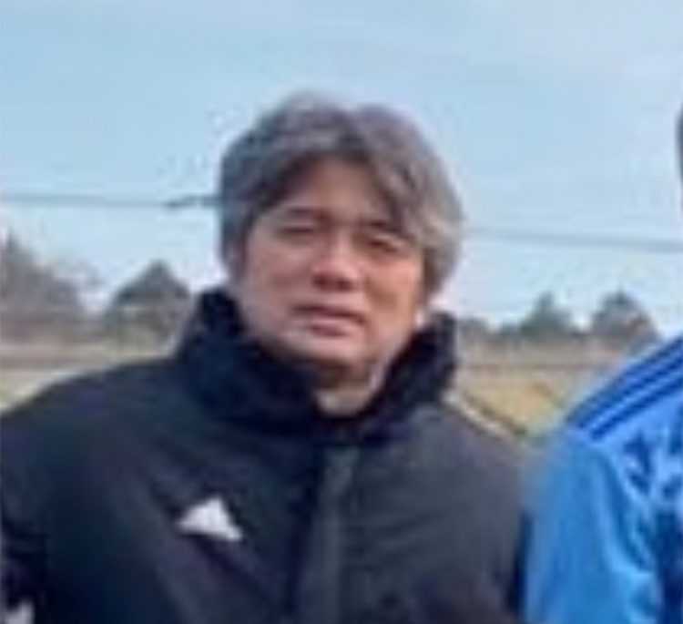 源平監督（専修大サッカー部Facebookより）