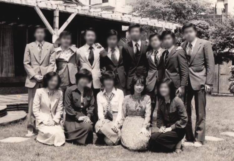 南美希子さん、入社当時に同期で集まって撮った写真