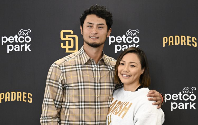 ダルビッシュ有投手と山本聖子さん（写真／アフロ）