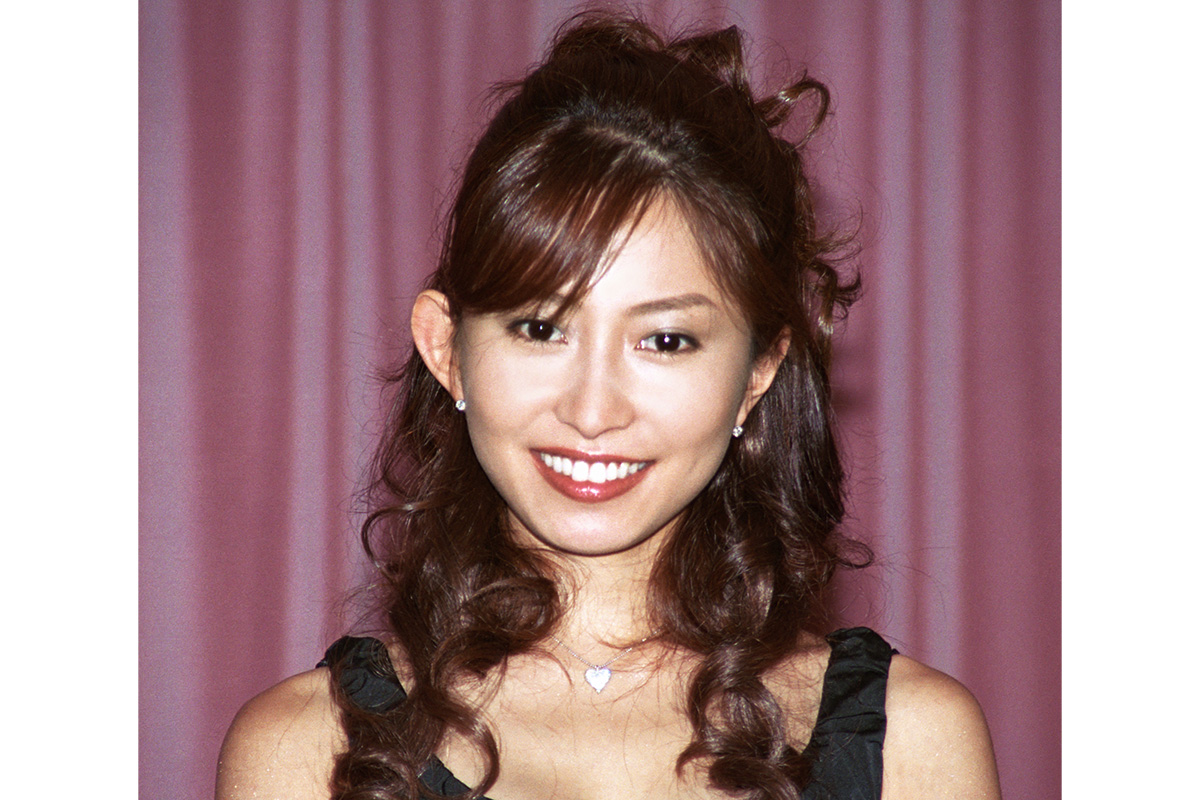 略奪婚から20年》43歳の榎本加奈子「爆弾発言アイドル」から敏腕社長に転身「人気スープカレー店売却」で次に狙う“夫婦念願の夢”｜NEWSポストセブン