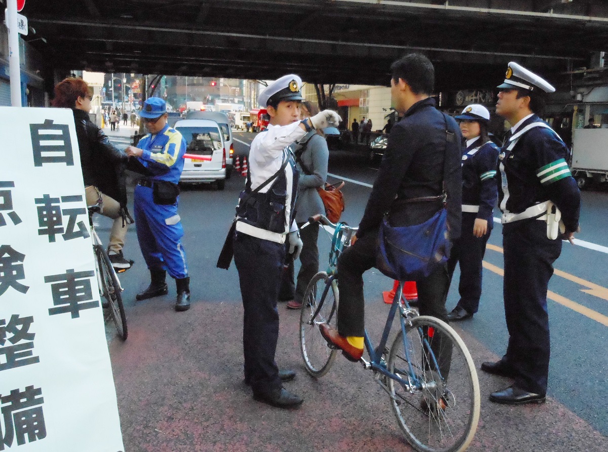 青切符」導入決定で自転車取締りが強化 歓迎の声がある一方で「ママチャリで車道は怖い」｜NEWSポストセブン