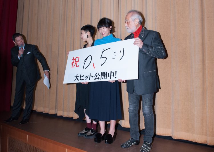 長女・桃子が監督、次女・サクラが主演を務めた映画『0.5ミリ』。津川雅彦さんらが出演（2014年）