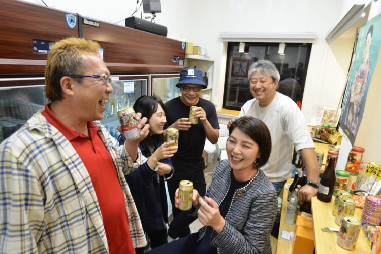 店主の幼馴染みも飲みに来る地域に根付く店だ