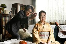 編集者役を演じた唐沢寿明（左）とはアドリブの応酬が。©2024映画「九十歳。何がめでたい」製作委員会 ©佐藤綾子/小学館