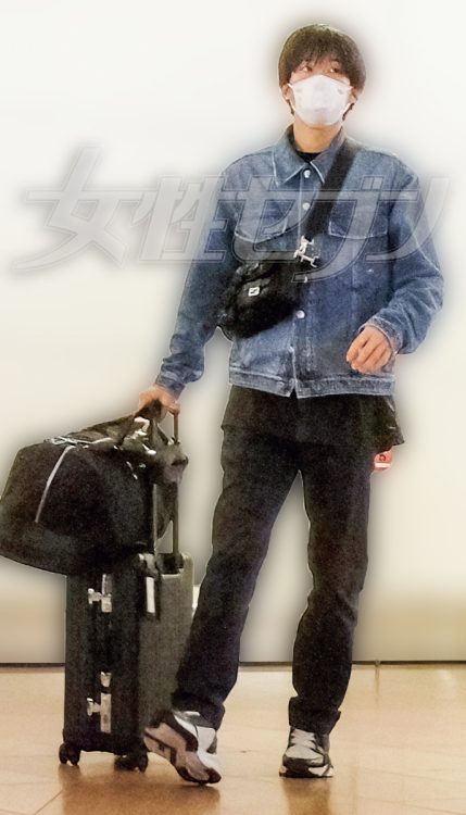 帰国時の成田空港での写真。ジャケットの値段はなんと30万円超え