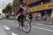 小回りがきく便利な移動手段として自転車が見直され、都市部での利用者は激増した（イメージ、時事通信フォト）