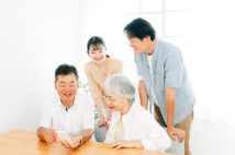 【60歳からのキャッシュレス＆ポイ活術】自治体の「地域通貨」、シニア向け決済、歩く系アプリ…使えば使うほど得するテクニックを紹介