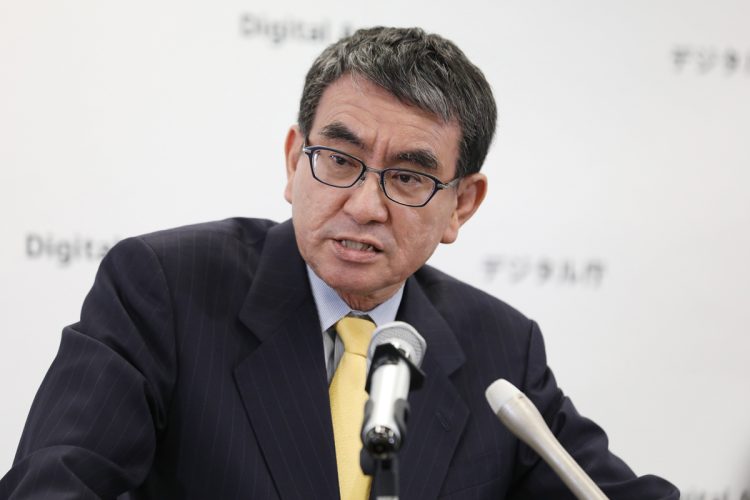 「マイナ保険証」への一本化による弊害も（河野太郎氏／時事通信フォト）