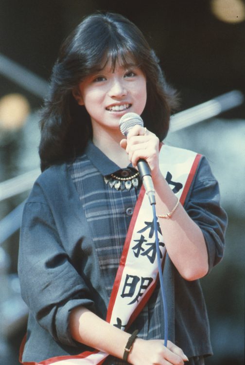 中森明菜は1982年10月、新宿音楽祭で審査員特別奨励賞を受賞。『少女A』でブレイクした最中の受賞だった（写真／女性セブン）