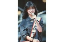 中森明菜は1982年10月、新宿音楽祭で審査員特別奨励賞を受賞。『少女A』でブレイクした最中の受賞だった（写真／女性セブン）