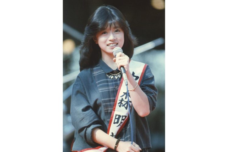 中森明菜は1982年10月、新宿音楽祭で審査員特別奨励賞を受賞。『少女A』でブレイクした最中の受賞だった（写真／女性セブン）