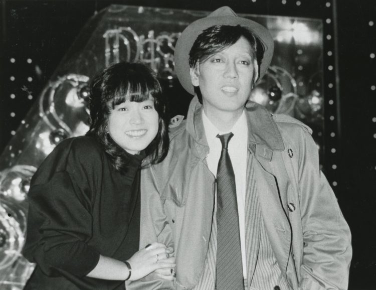 『沢田研二ショー』で共演した明菜（左）と沢田（1983年）