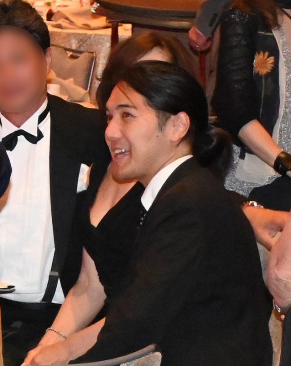 晩餐会で、エデルマン弁護士は小室さんの右隣に座り知人を紹介した（写真は『週刊NY生活』2024年6月22日号より）