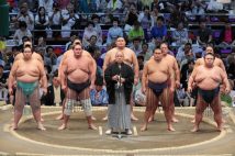 いよいよ千秋楽（時事通信フォト）