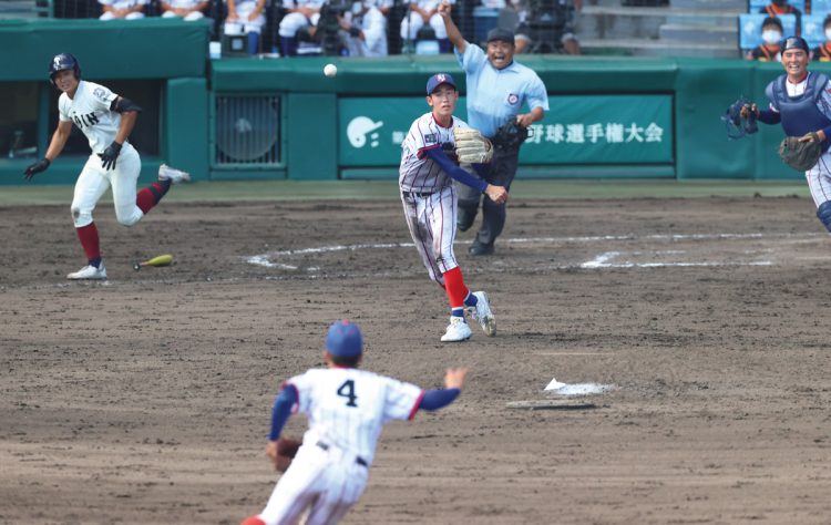 下関国際5－4大阪桐蔭　遊撃手からマウンドに上がった仲井慎の好フィールディングが奏功した