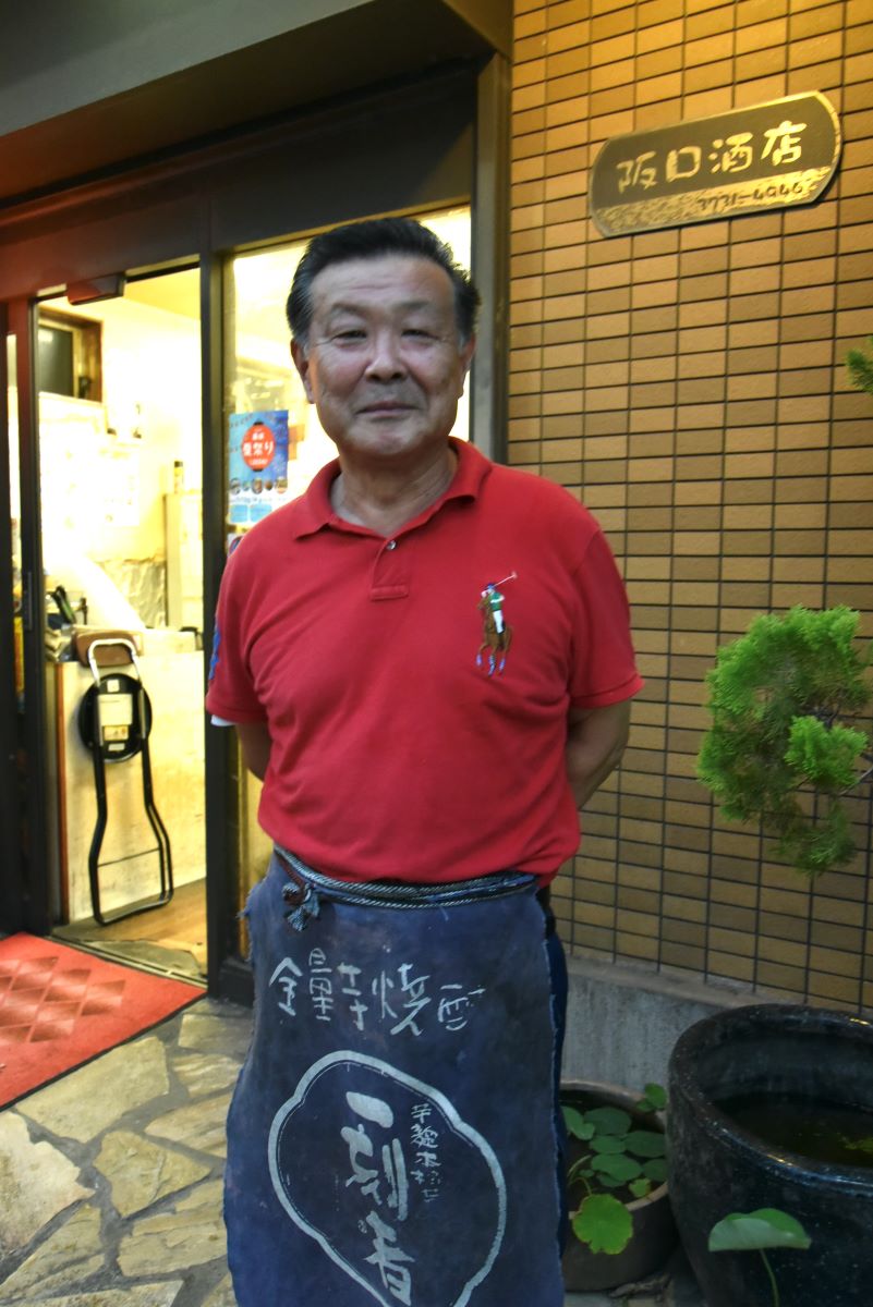 「南蒲田の裕次郎」と呼ばれ、街の人気者。阪口酒店、3代目店主の阪口昇さん