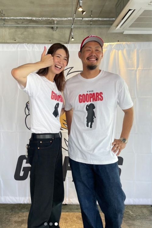 『GOOPARS』のTシャツを着用した木村夫妻（本人のインスタグラムより）