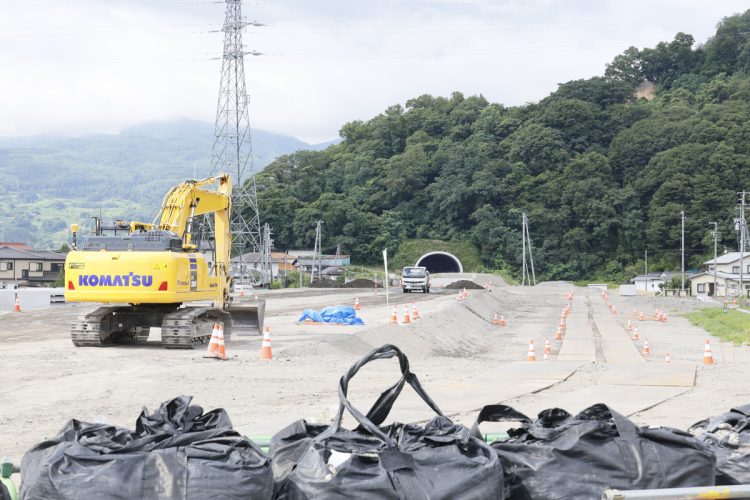 各地での建設は止まらない（長野県坂城更埴バイパス／撮影＝木村圭司）