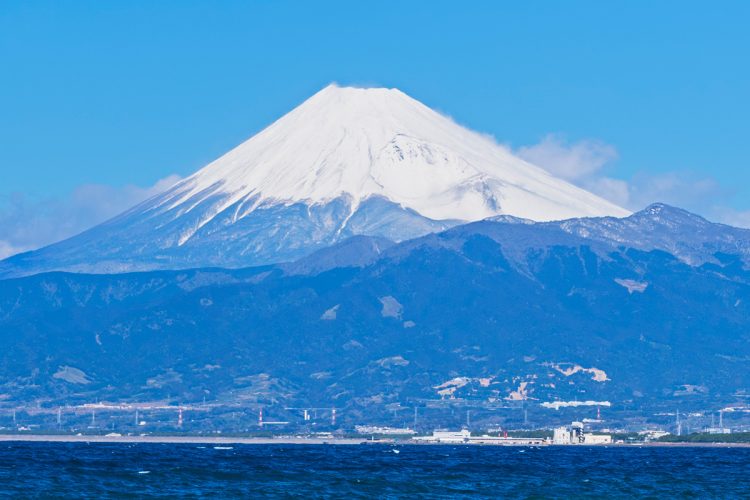 富士山の眺望が遮られると騒動に（時事通信フォト）