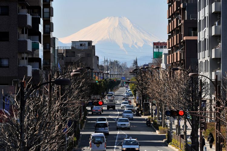 東京都東久留米市にある「まろにえ富士見通り」（時事通信フォト）