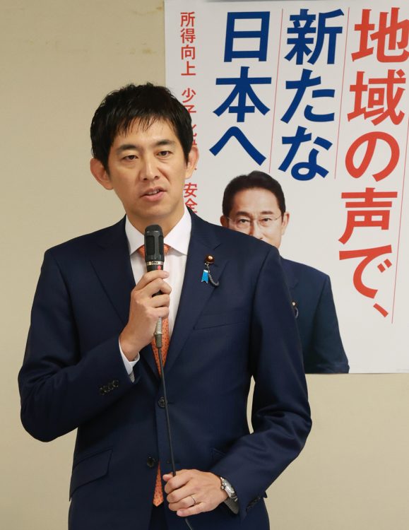 元財務官僚の小林鷹之・前経済安保相（時事通信フォト）