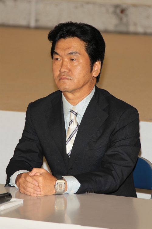 引退記者会見をする島田紳助氏