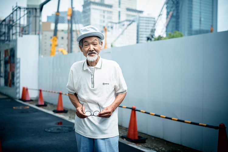 佐々木老人役の時はメガネを外して臨んだ