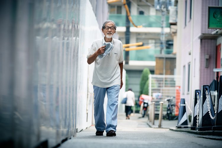 佐々木老人と同一人物とは思えないほどしっかりとした足取り