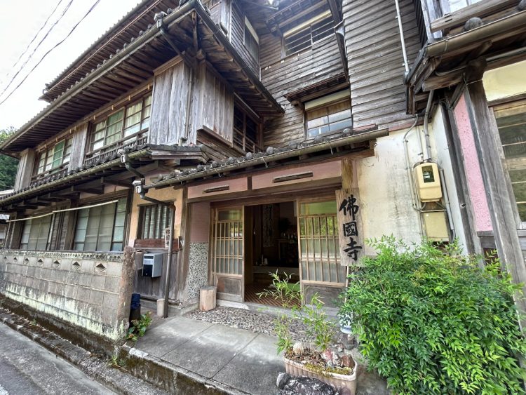 自然葬を行なう佛國寺