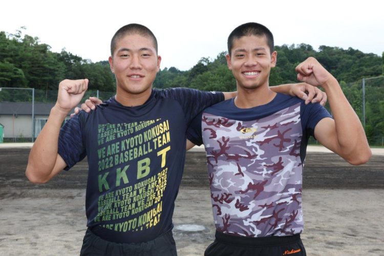 「実家に帰らせてください」と語っていた2年生の西村一毅（右）と3年生の中崎琉生（左）