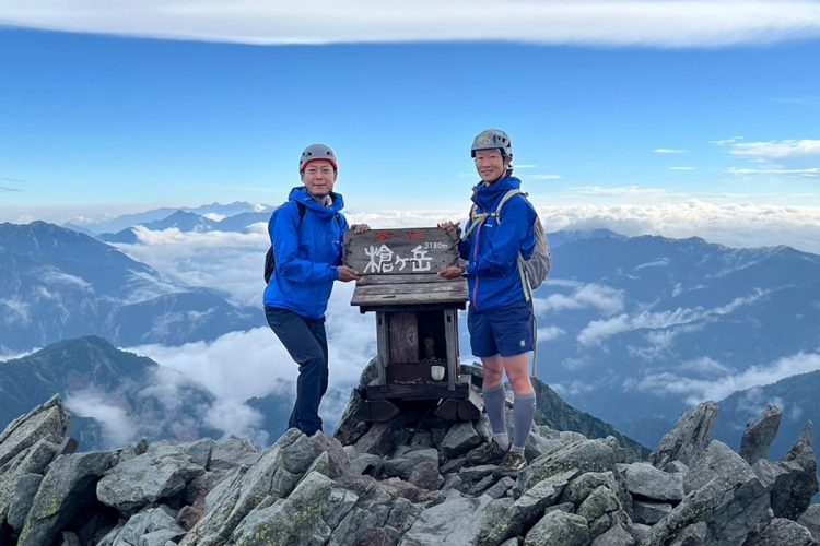 鹿野医師と山頂にてツーショット